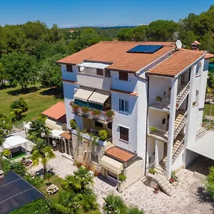 https://apartments-lori-porec.in-istria.net