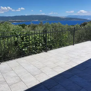 https://holiday-house-maslina.primorje-gorskikotar.com