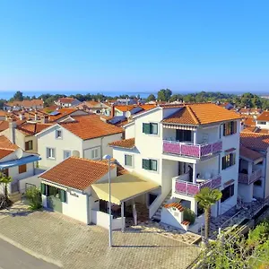 https://villa-california.in-istria.net