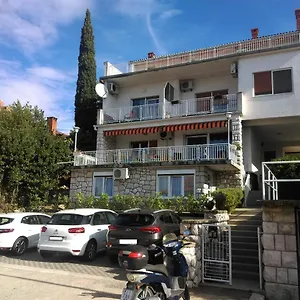 https://apartmani-deniz.primorje-gorskikotar.com