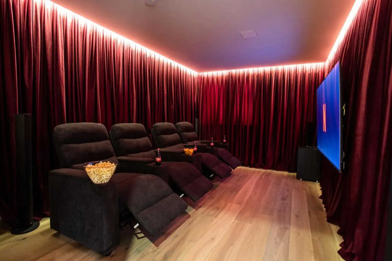 Boutique Chalets Alpi - Private Sauna & Cinema Garmisch-Partenkirchen 0*,