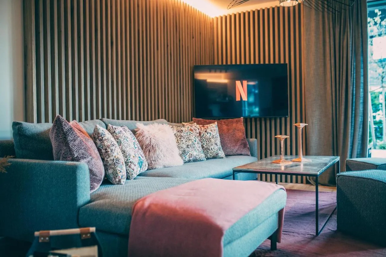 Boutique Chalets Alpi - Private Sauna & Cinema Garmisch-Partenkirchen Germania
